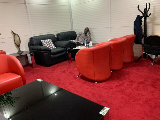 Lounge thumbnail 3