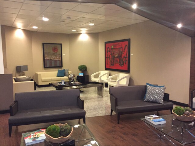 Lounge thumbnail 2