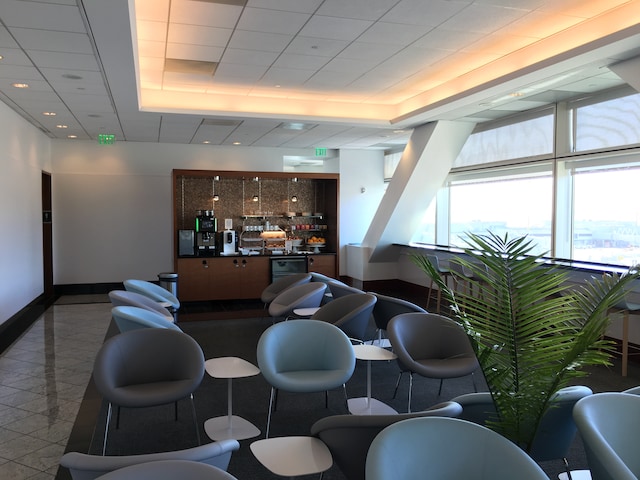 Lounge thumbnail 1