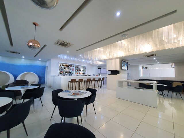 Lounge thumbnail 3