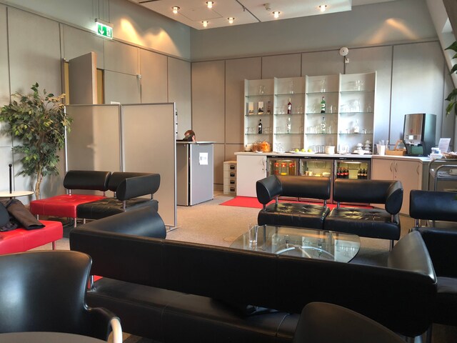Lounge thumbnail 1
