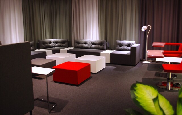 Lounge thumbnail 2