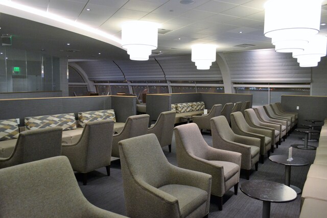 Lounge thumbnail 1