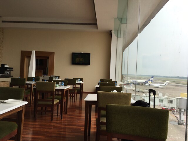 Lounge thumbnail 3