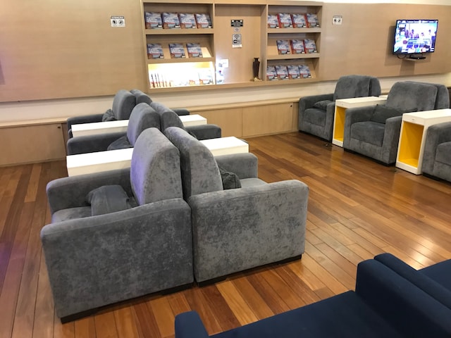 Lounge thumbnail 2