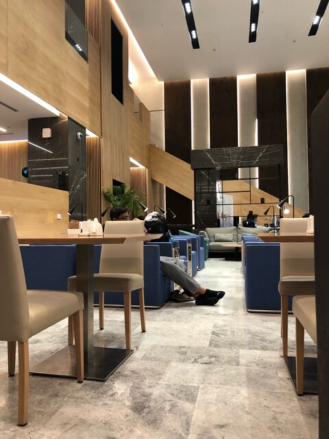 Lounge thumbnail 1