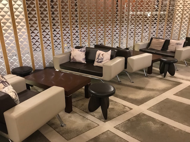 Lounge thumbnail 1