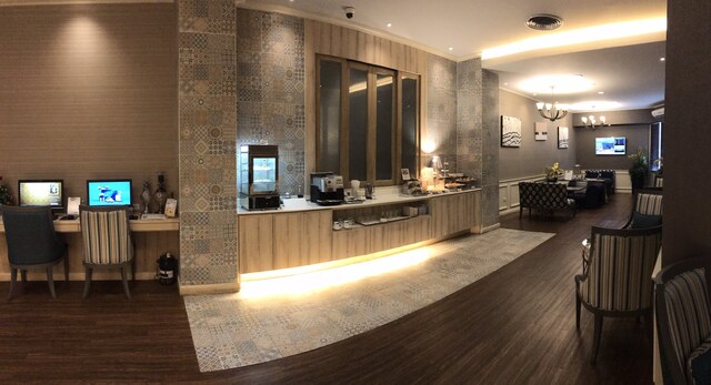 Lounge thumbnail 2