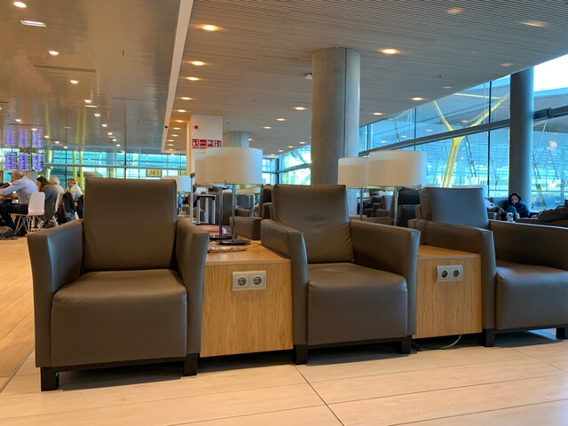 Lounge thumbnail 1