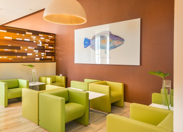 Lounge thumbnail 2
