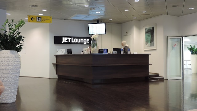 Lounge thumbnail 5