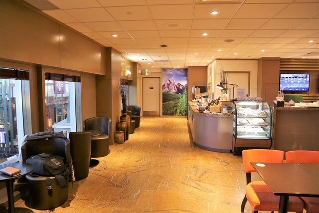 Lounge thumbnail 2