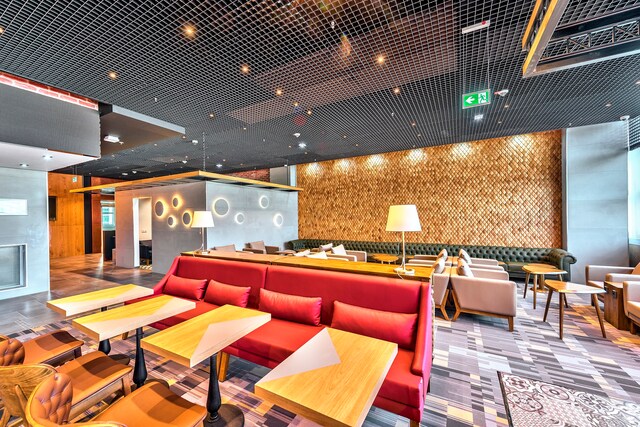 Lounge thumbnail 4