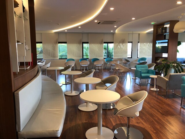Lounge thumbnail 4