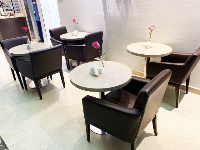 Lounge thumbnail 2