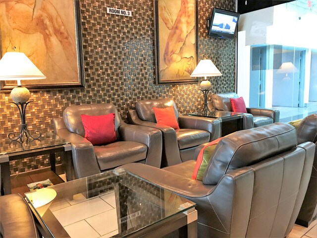 Lounge thumbnail 2