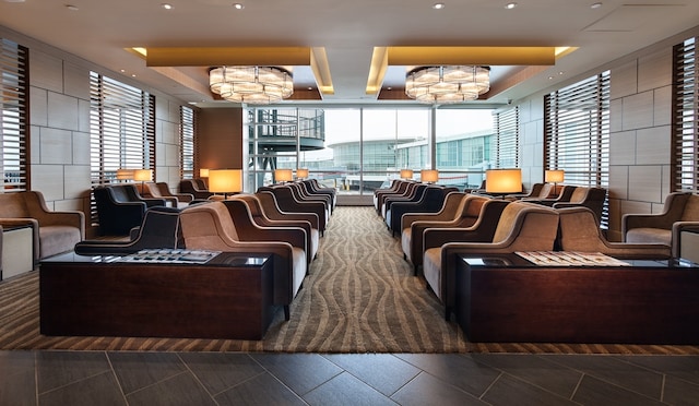 Lounge thumbnail 4