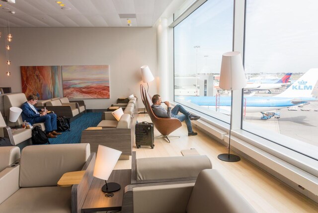 Lounge thumbnail 2