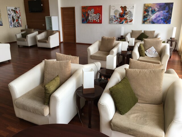 Lounge thumbnail 1