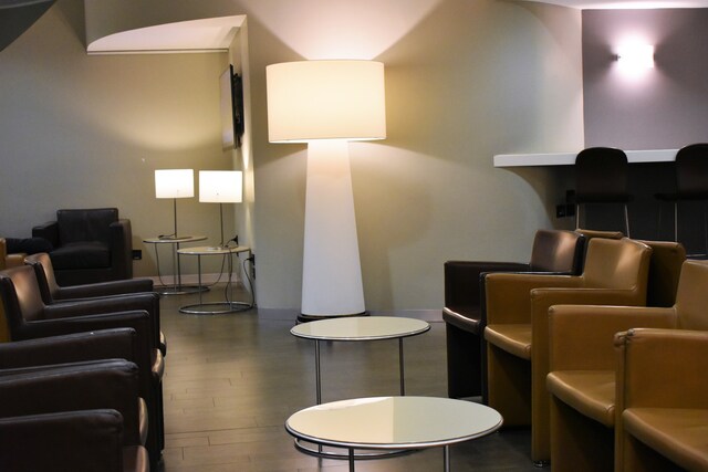 Lounge thumbnail 4
