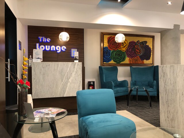 Lounge thumbnail 1
