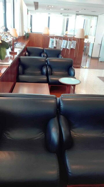 Lounge thumbnail 2