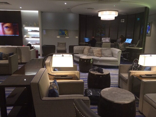 Lounge thumbnail 5