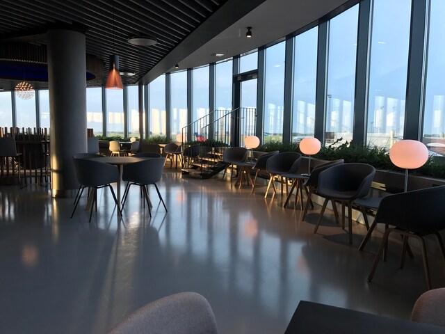 Lounge thumbnail 3