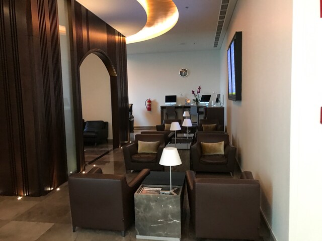 Lounge thumbnail 5
