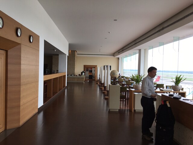 Lounge thumbnail 2