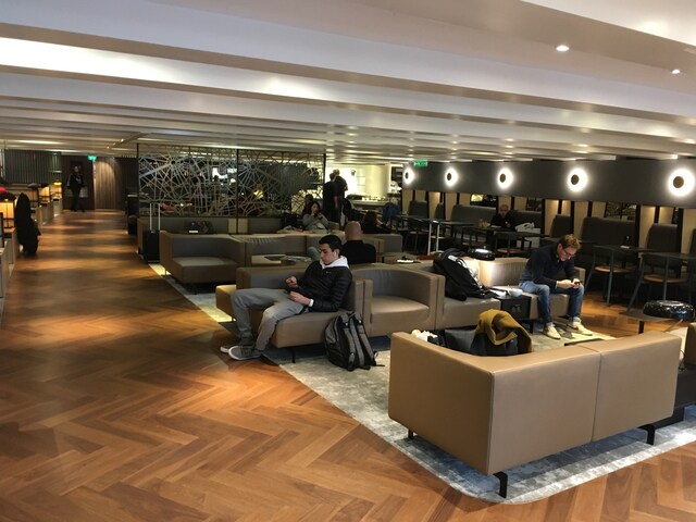 Lounge thumbnail 4