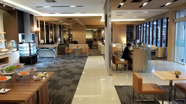 Lounge thumbnail 2