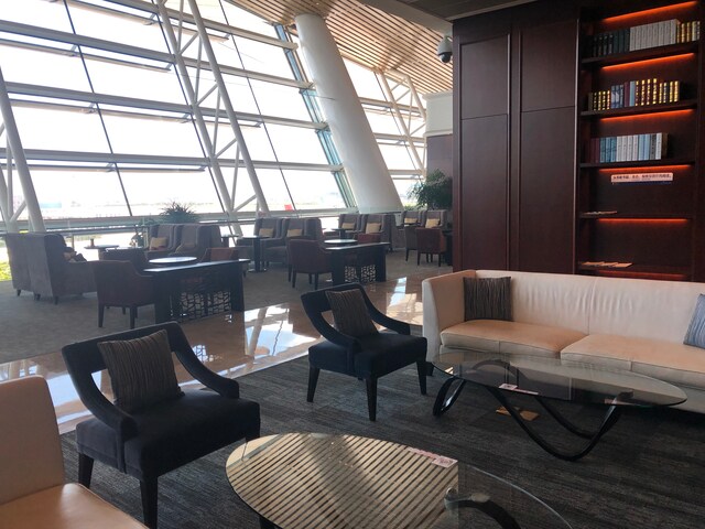 Lounge thumbnail 2