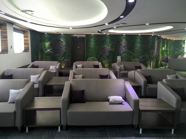 Lounge thumbnail 1