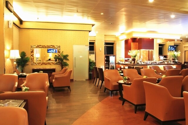 Lounge thumbnail 1