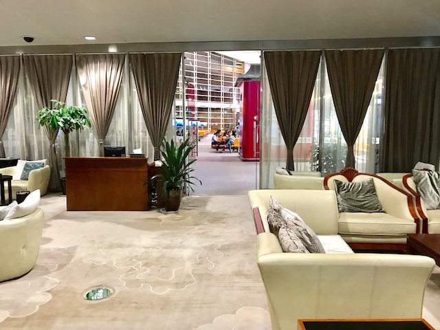 Lounge thumbnail 3