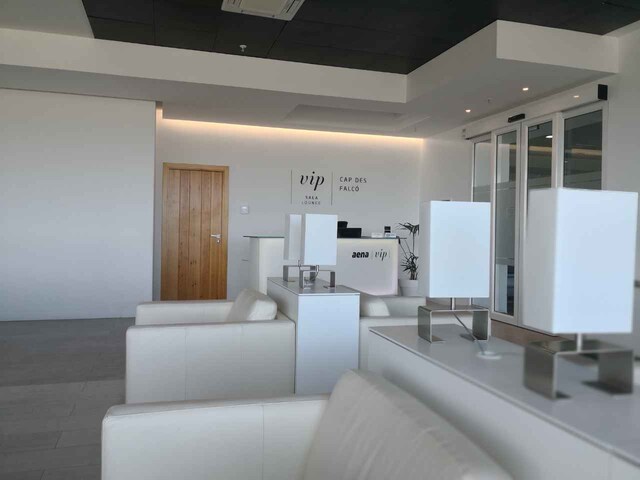 Lounge thumbnail 5