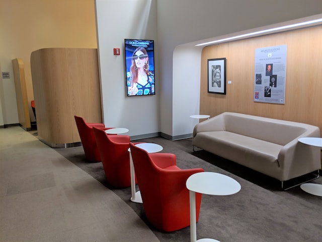 Lounge thumbnail 2