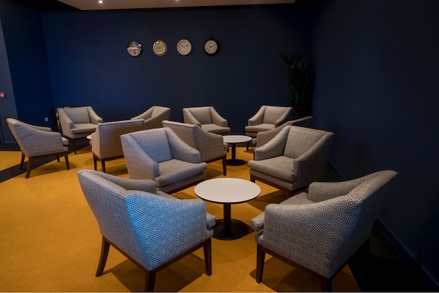 Lounge thumbnail 3