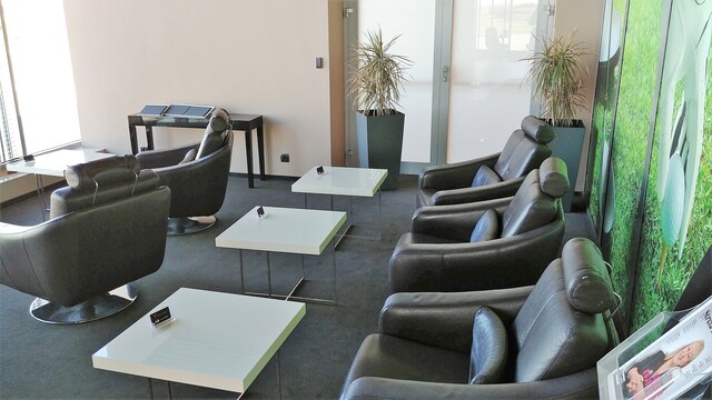 Lounge thumbnail 1