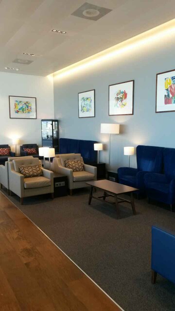 Lounge thumbnail 4