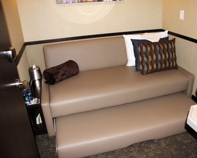 Lounge thumbnail 3