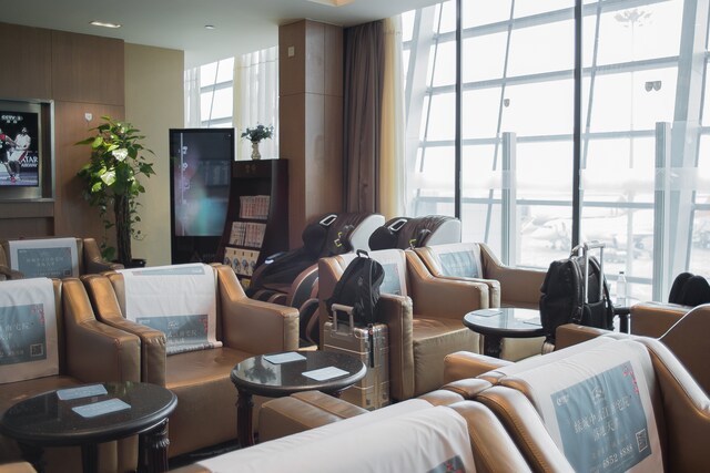 Lounge thumbnail 2