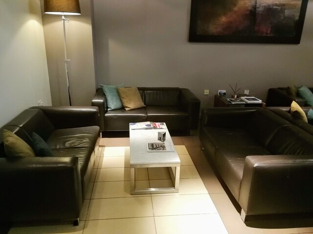 Lounge thumbnail 2
