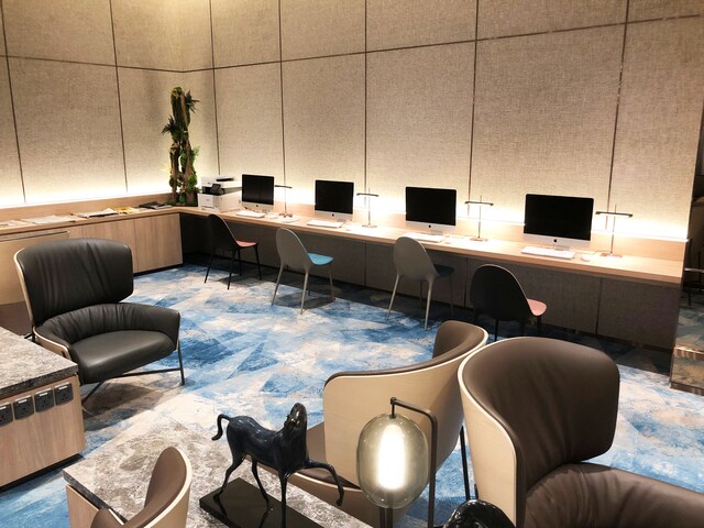 Lounge thumbnail 5