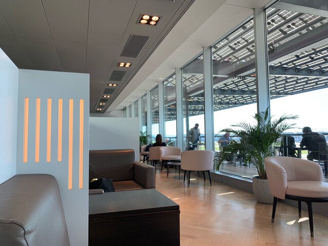 Lounge thumbnail 4