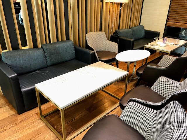Lounge thumbnail 1