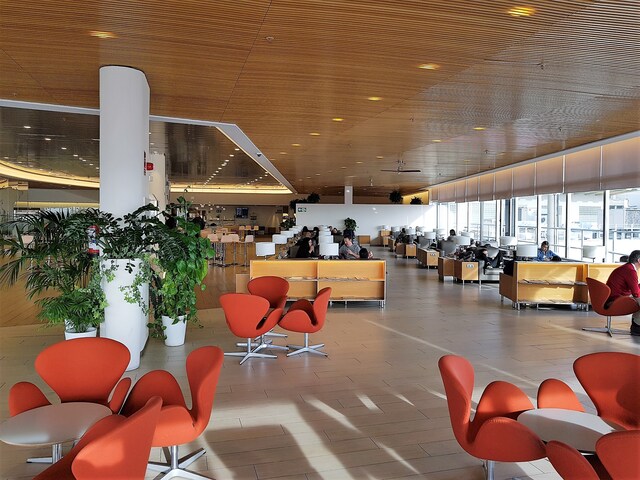Lounge thumbnail 2