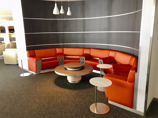 Lounge thumbnail 3