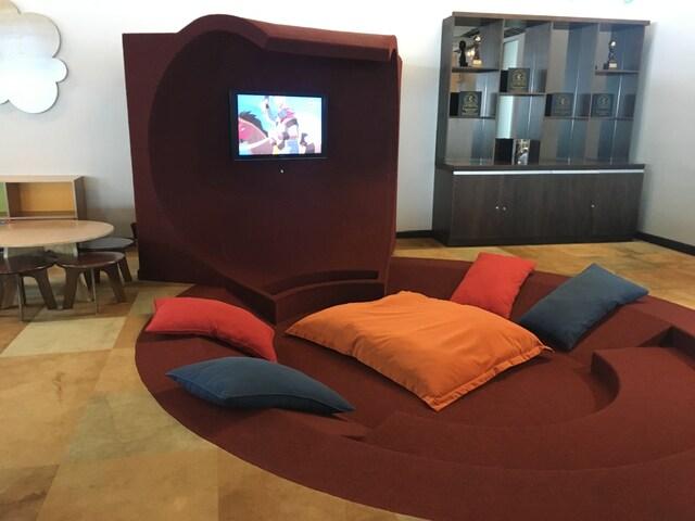 Lounge thumbnail 2